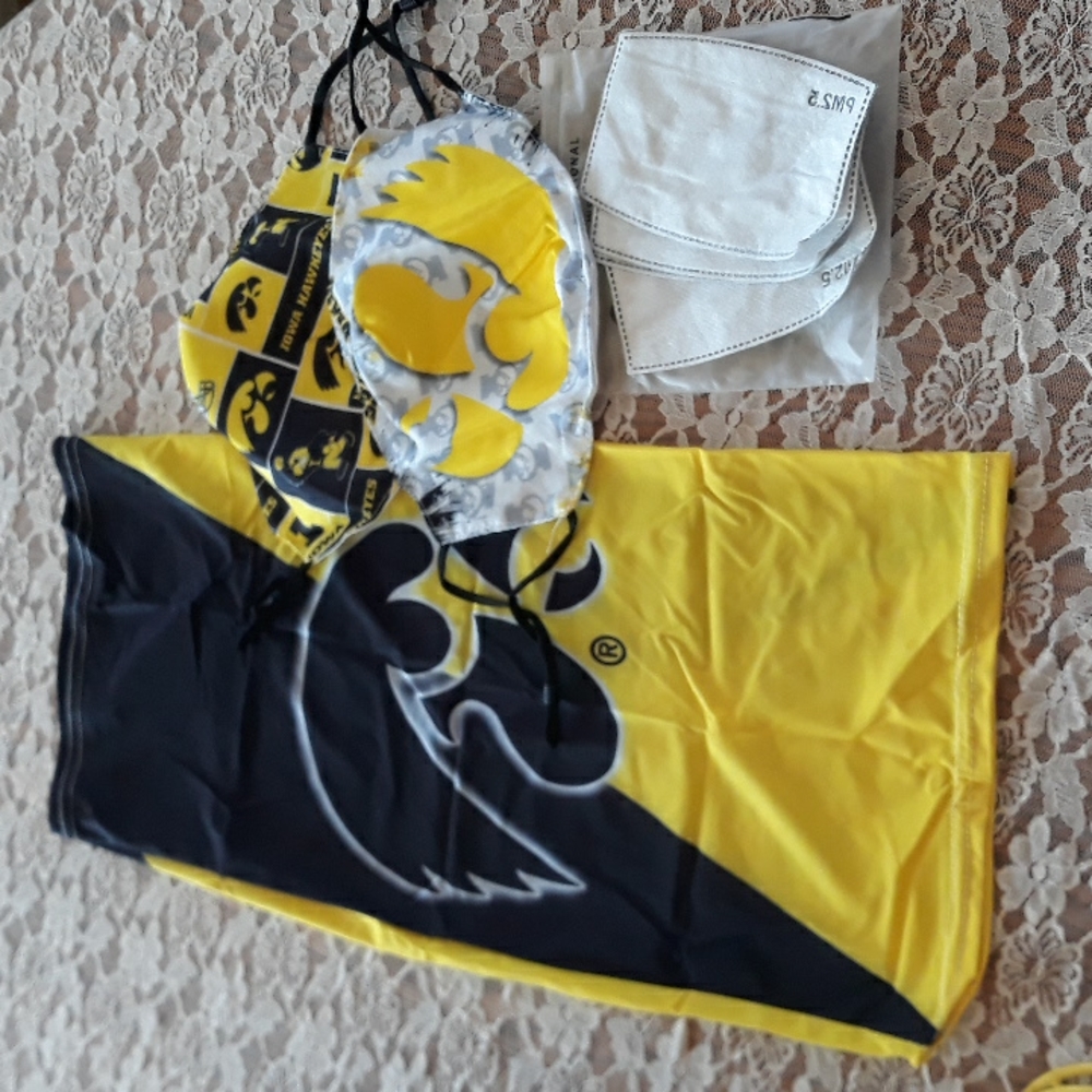Nwt Iowa Hawkeyes face mask bundle